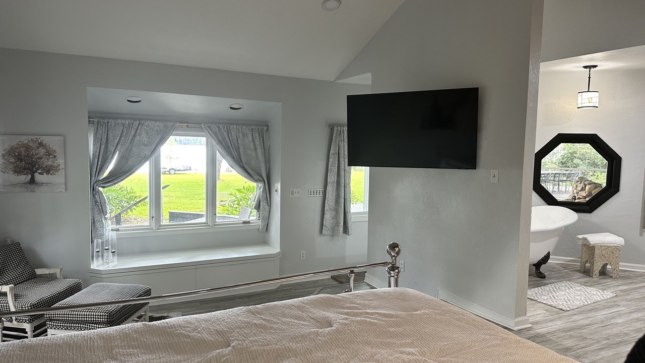 Photo of Bedroom in Lake Bradford -Cascade Lake