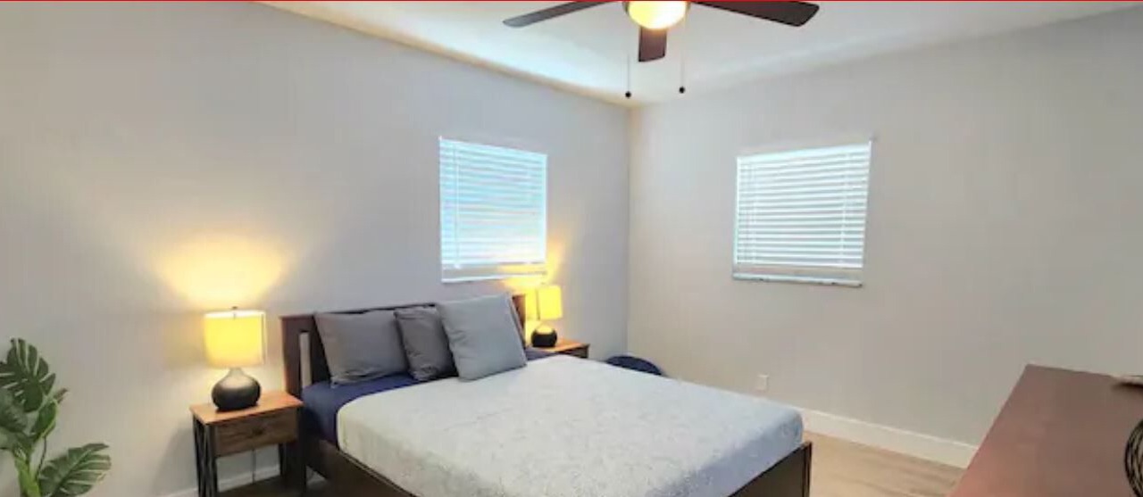 Photo of Bedroom in Carver City - Lincoln Gardens