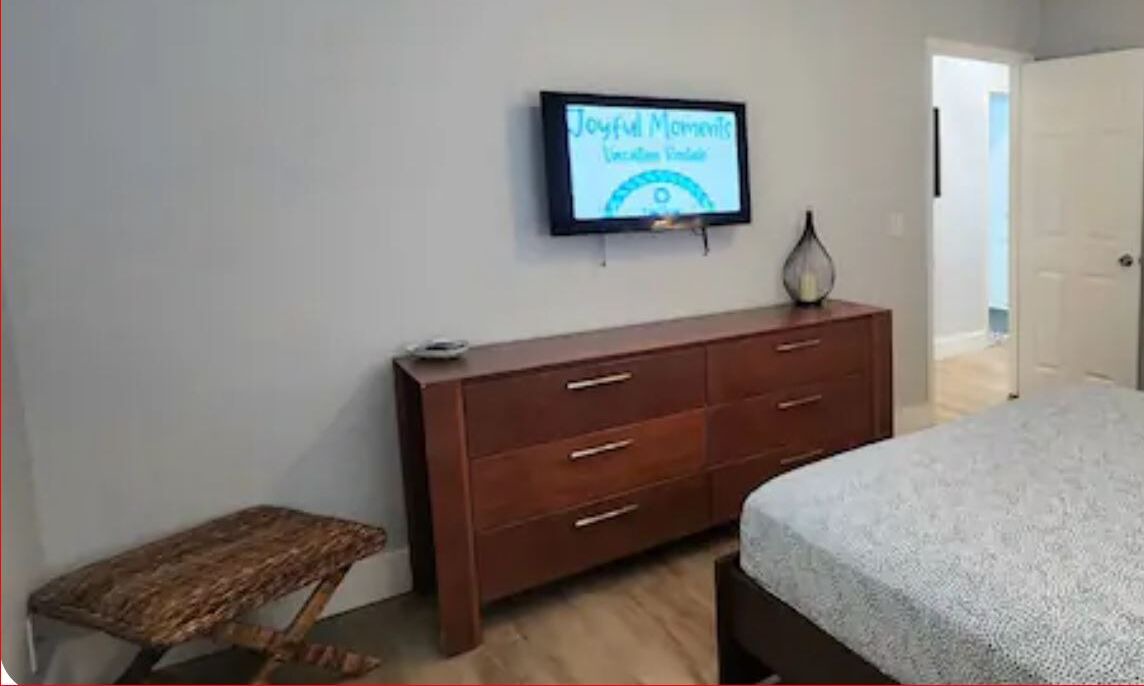 Photo of Bedroom in Carver City - Lincoln Gardens