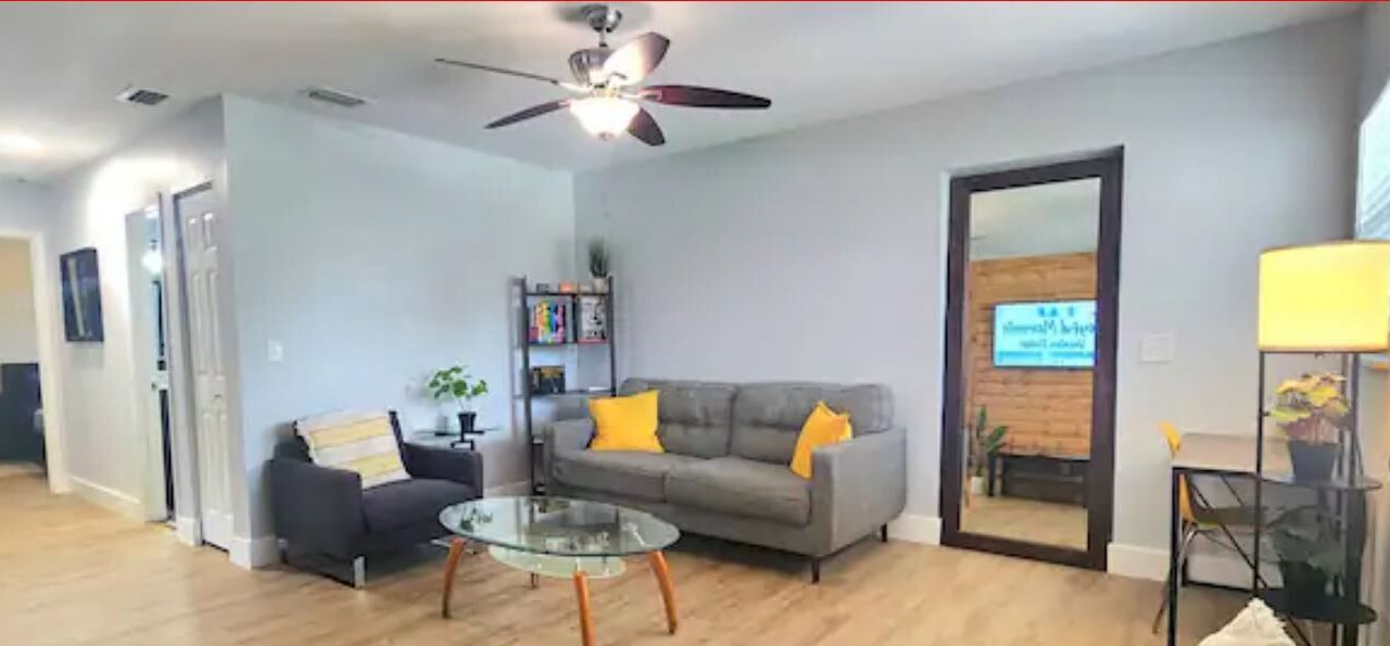 Photo of Livingroom in Carver City - Lincoln Gardens