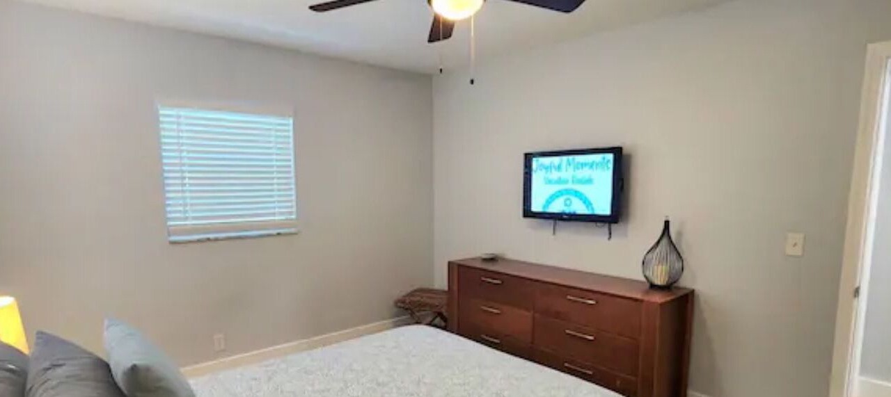 Photo of Bedroom in Carver City - Lincoln Gardens