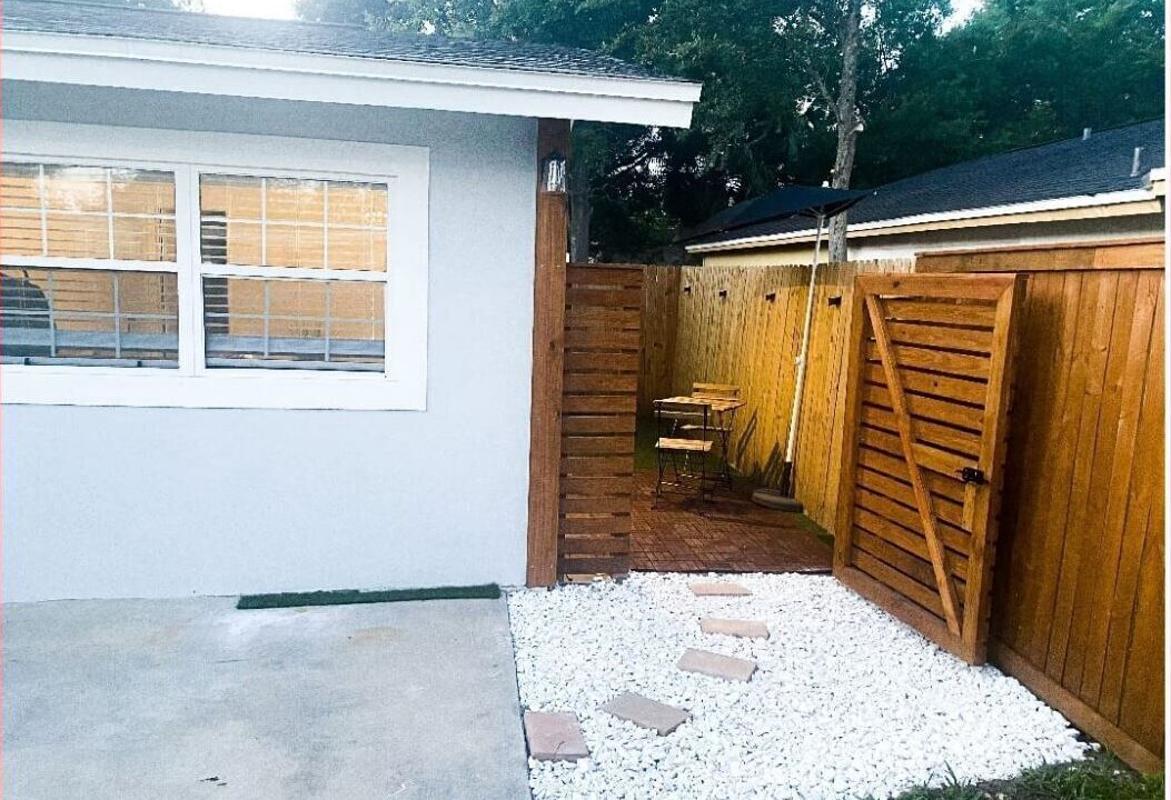 Photo of Patio Balcony in Carver City - Lincoln Gardens