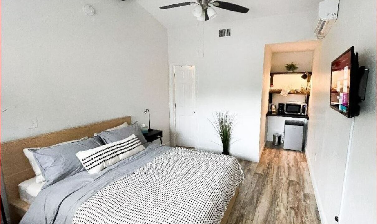Photo of Bedroom in Carver City - Lincoln Gardens