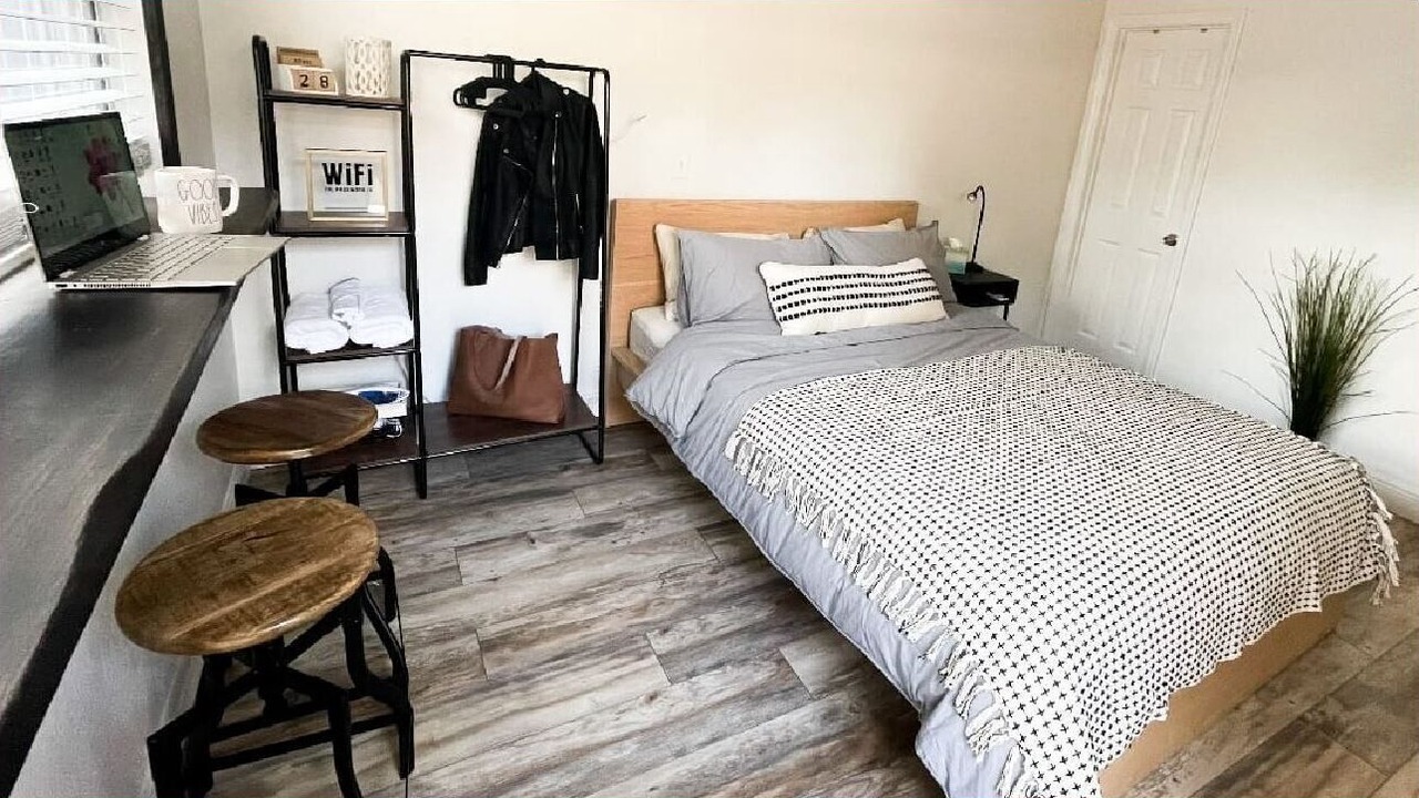 Photo of Bedroom in Carver City - Lincoln Gardens