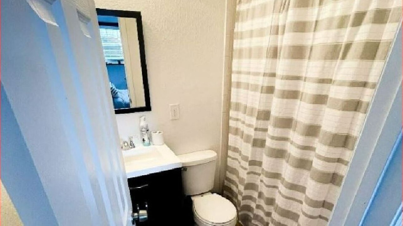 Photo of Bathroom in Carver City - Lincoln Gardens