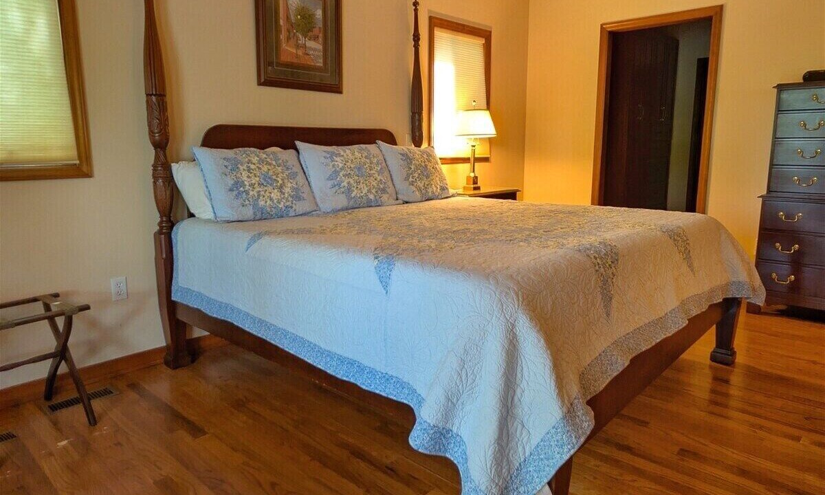 Photo of Bedroom in Lake Junaluska