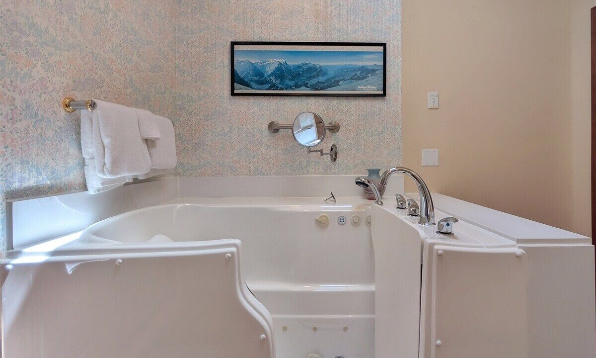 Photo of Bathroom in Lake Junaluska