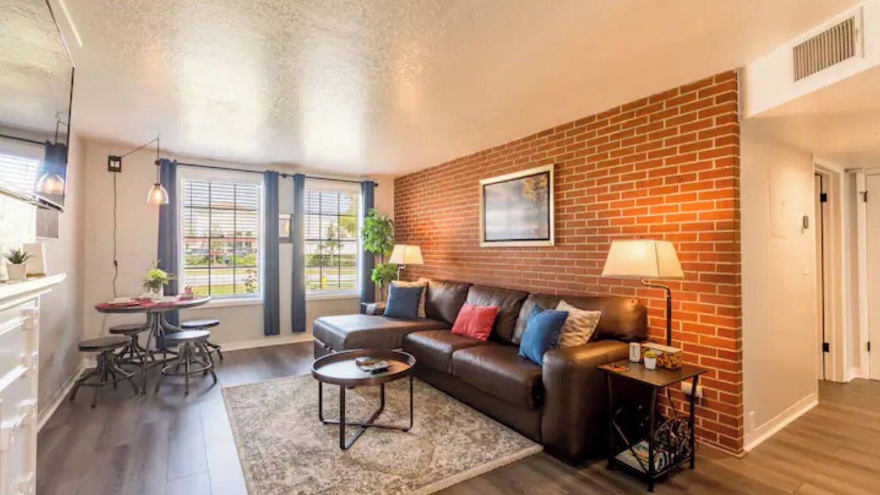 Photo of Livingroom in Oakford Park