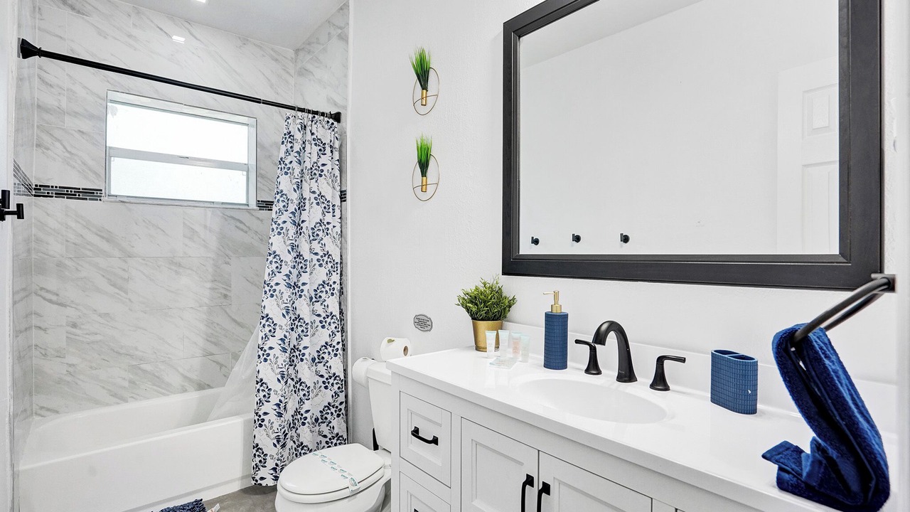 Photo of Bathroom in Golden Glades