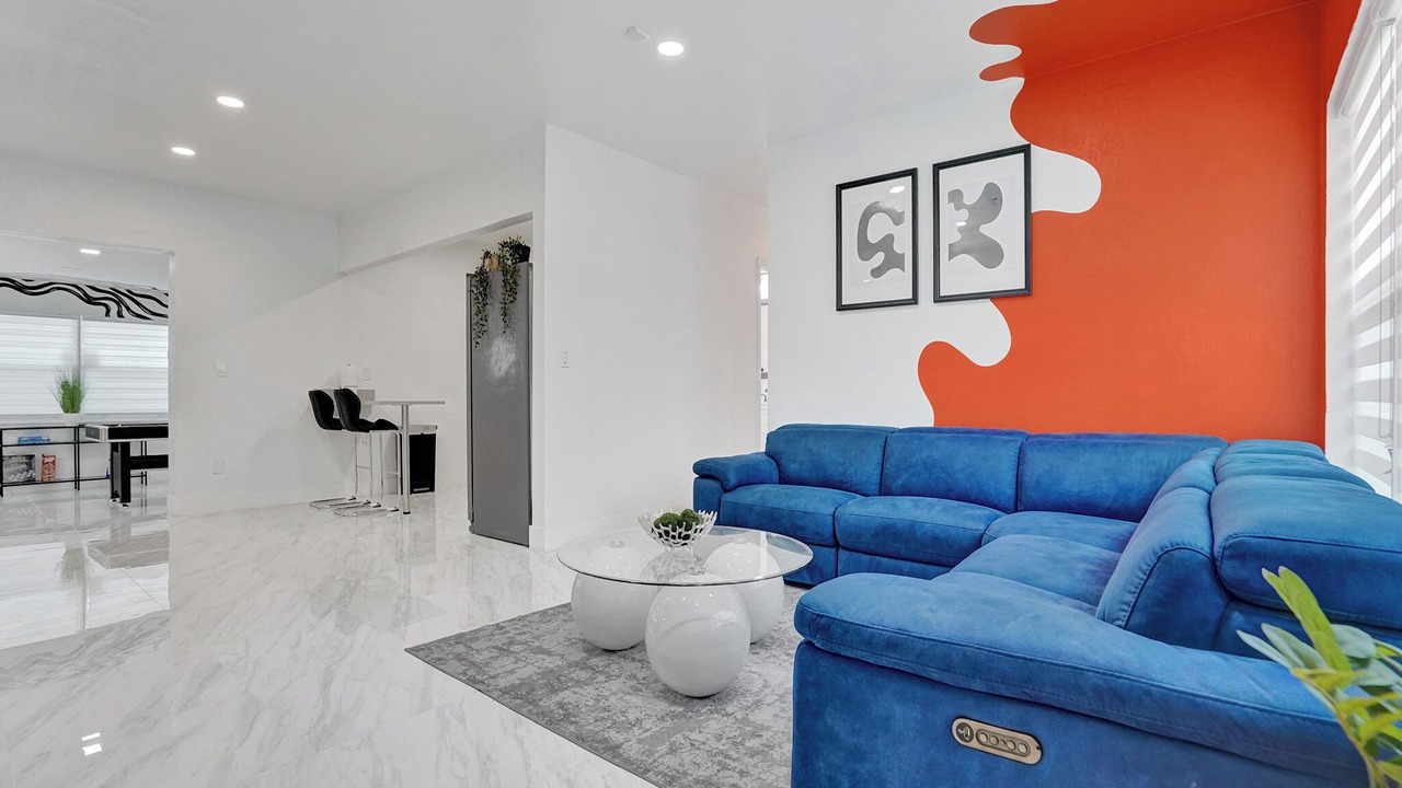 Photo of Livingroom in Golden Glades