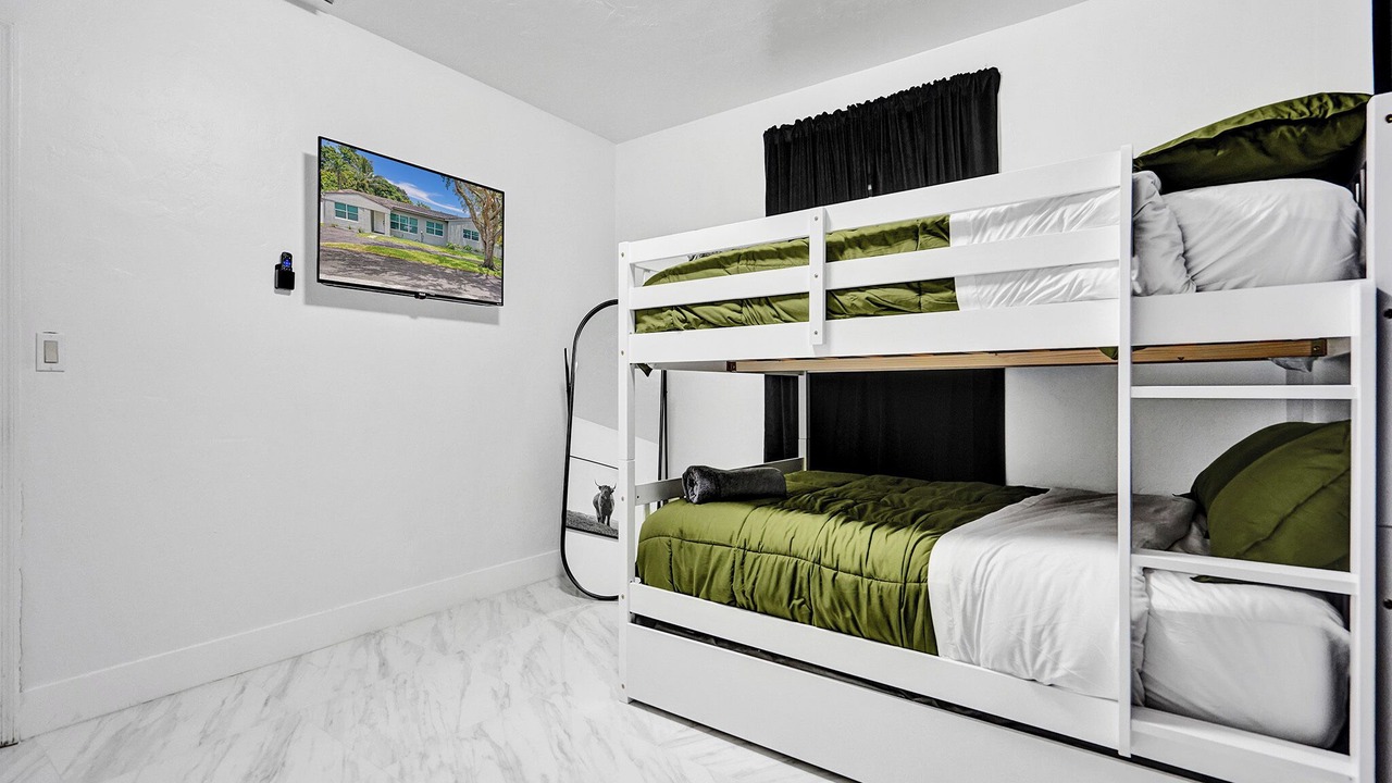 Photo of Bedroom in Golden Glades