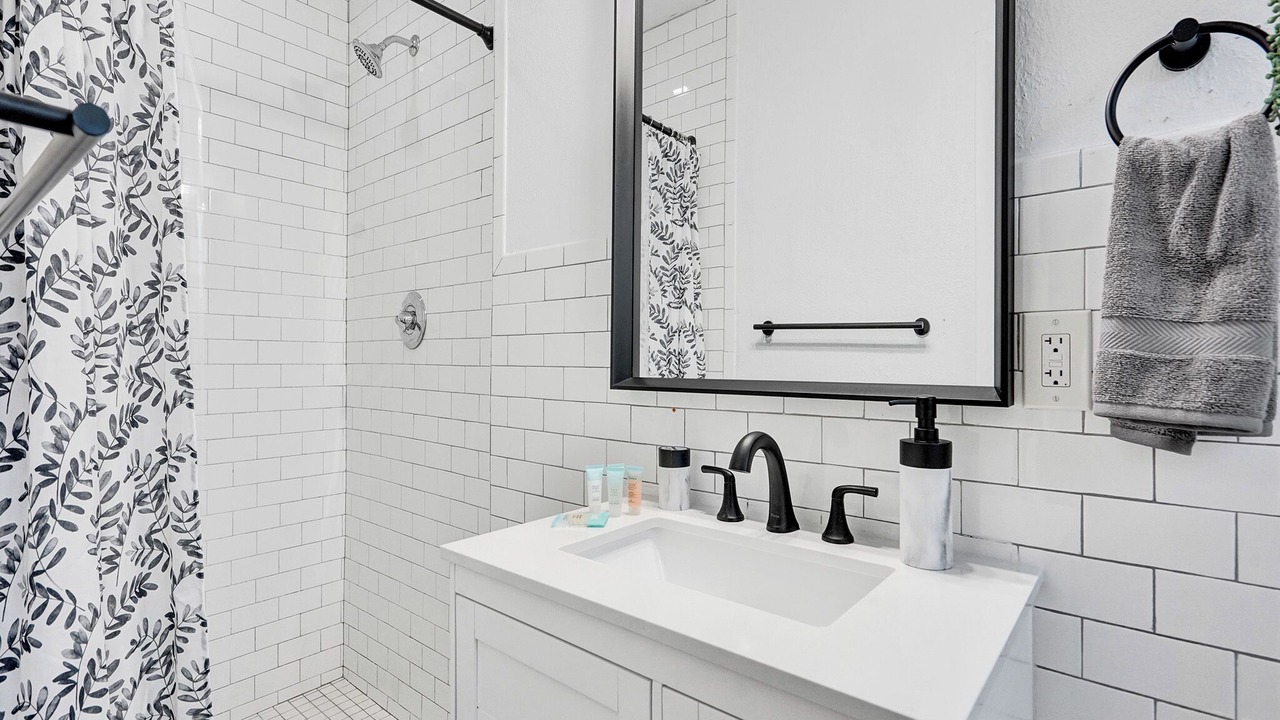 Photo of Bathroom in Golden Glades