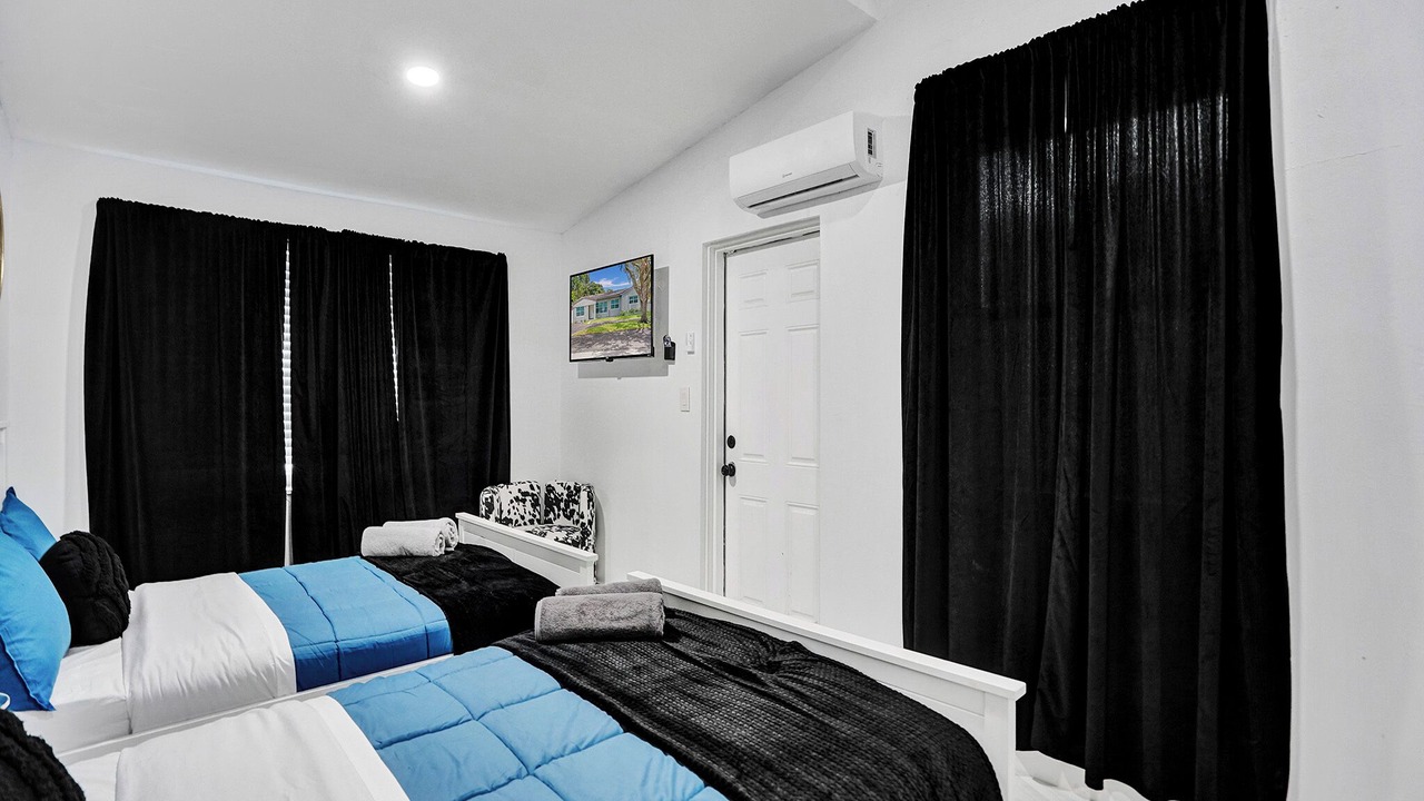 Photo of Bedroom in Golden Glades