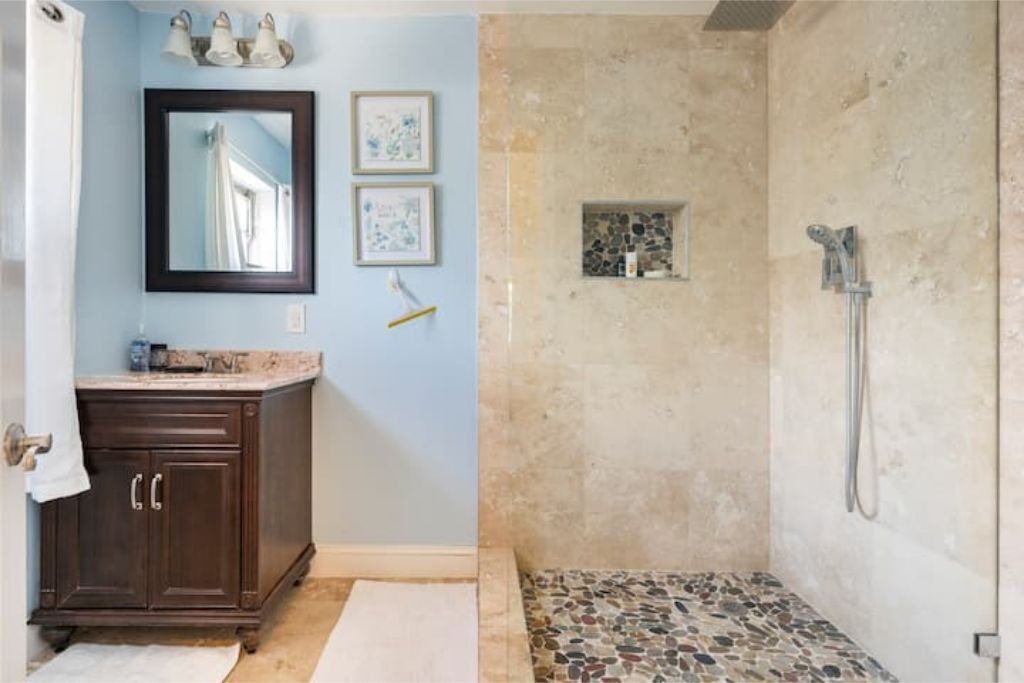 Photo of Bathroom in North Andrews Gardens