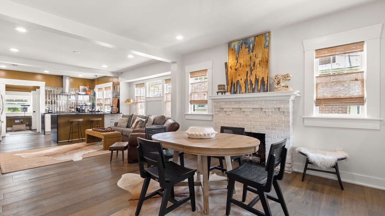 Photo of Livingroom in Courier City - Oscawana
