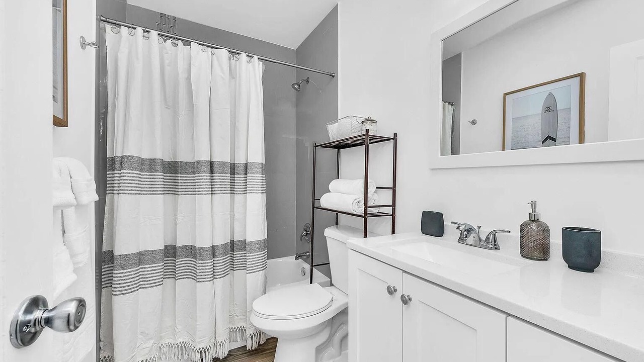 Photo of Bathroom in Country Club Park