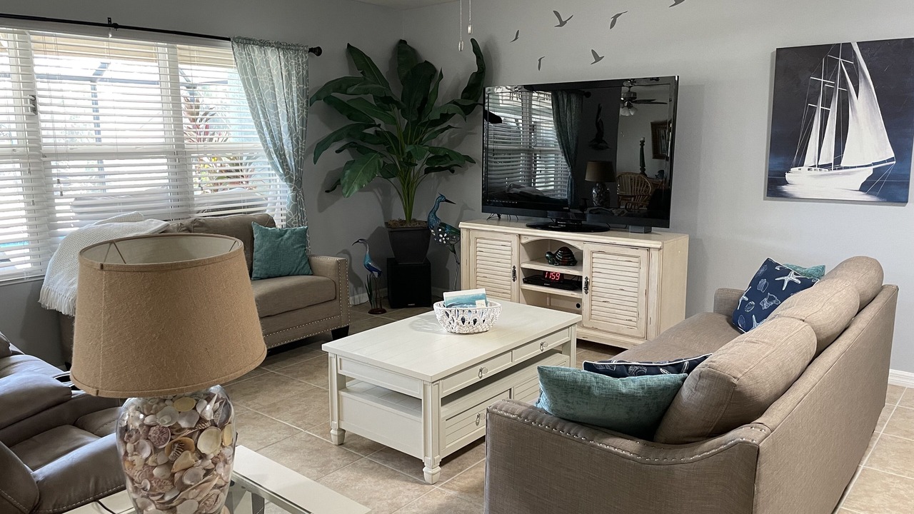 Photo of Livingroom in South Gulf Cove