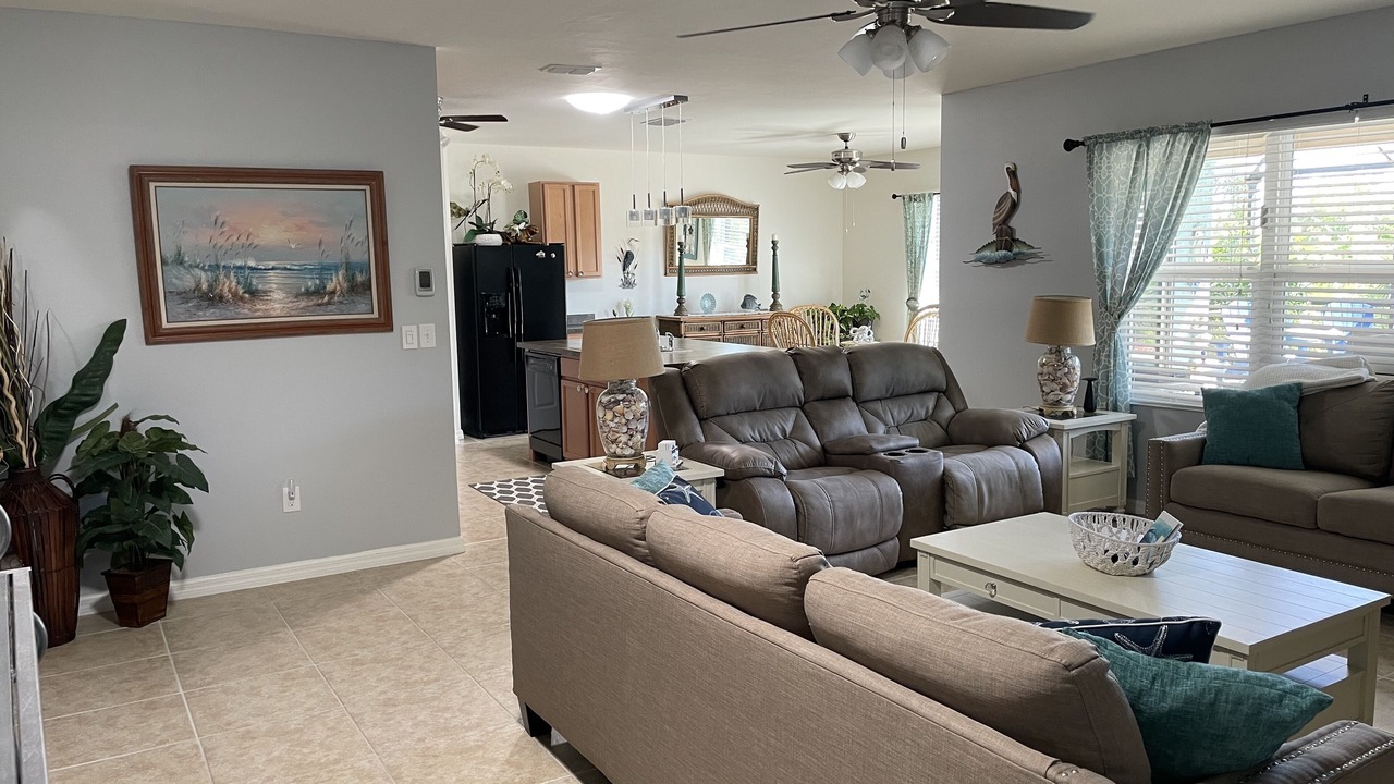 Photo of Livingroom in South Gulf Cove