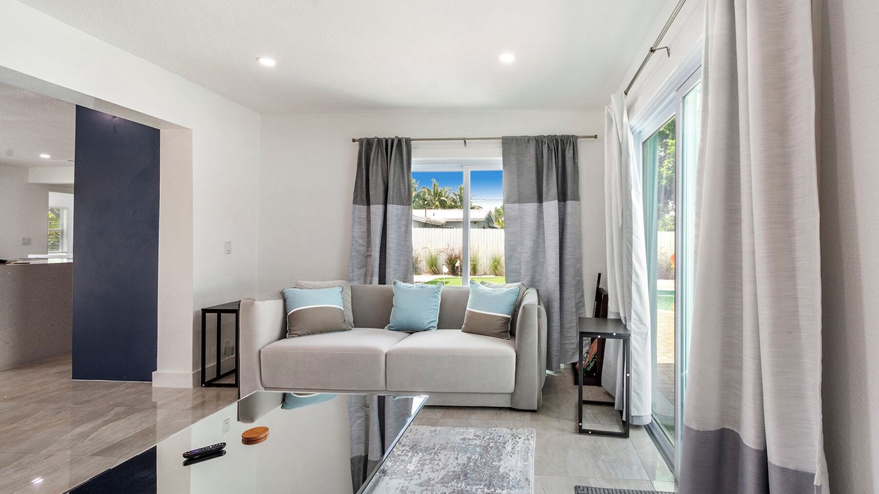 Photo of Livingroom in Riviera Beach