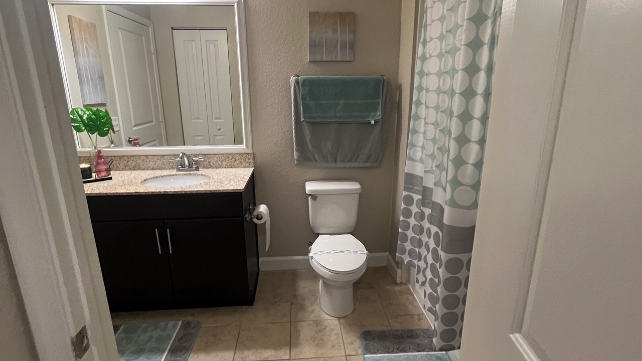 Photo of Bathroom in Carver City - Lincoln Gardens