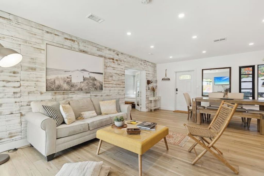 Photo of Livingroom in South Middle River