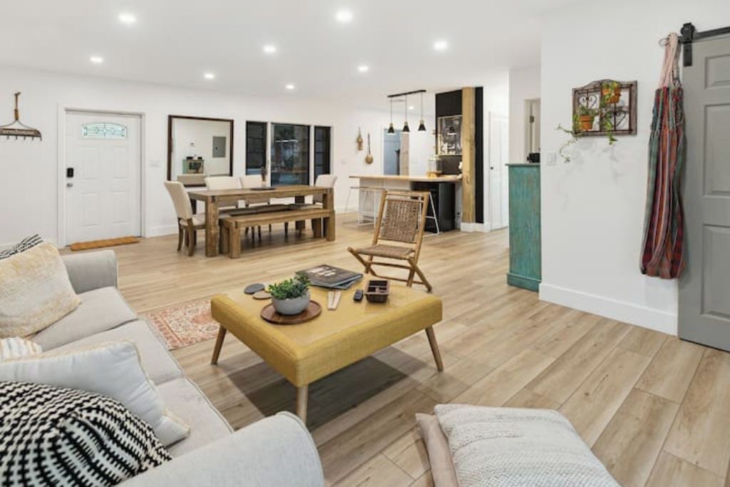 Photo of Livingroom in South Middle River