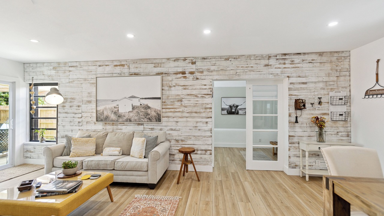 Photo of Livingroom in South Middle River