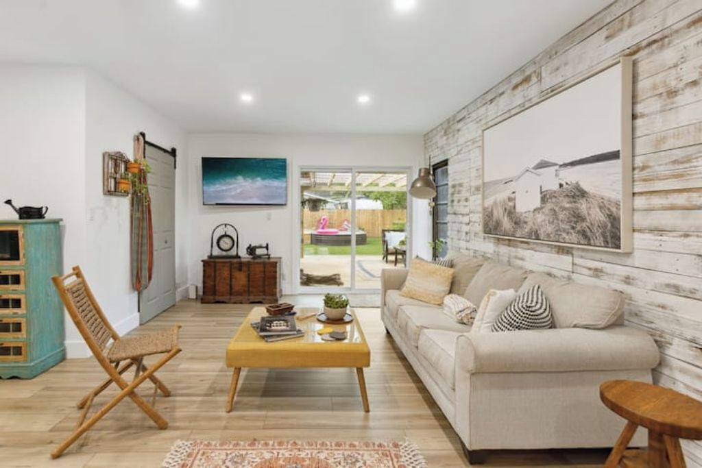 Photo of Livingroom in South Middle River