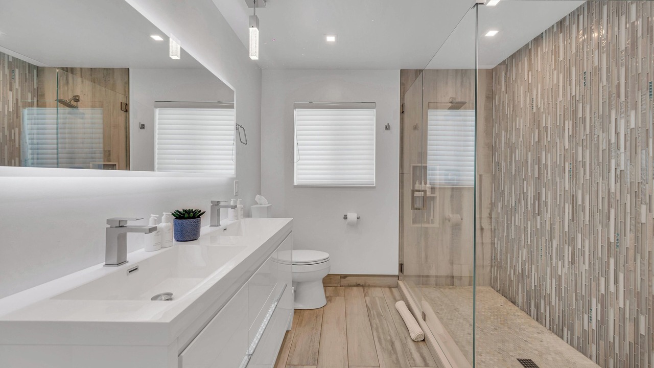 Photo of Bathroom in Birch Park Finger Streets