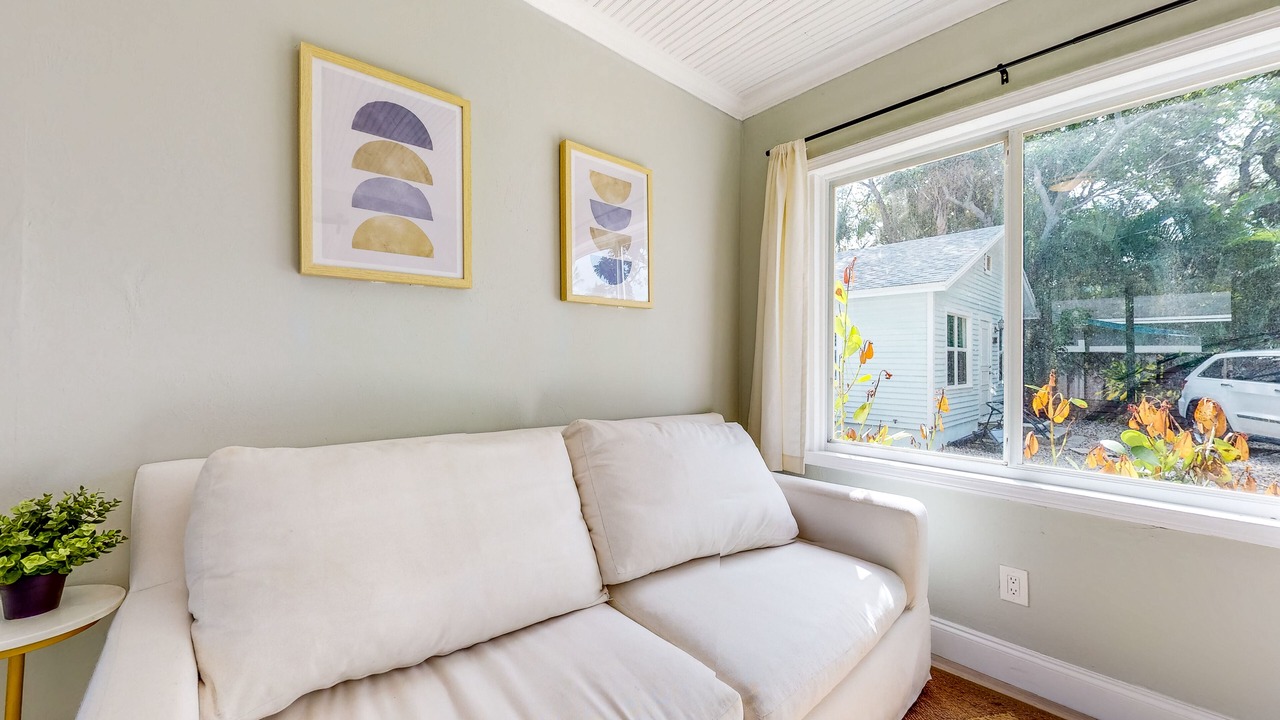 Photo of Livingroom in Sailboat Bend