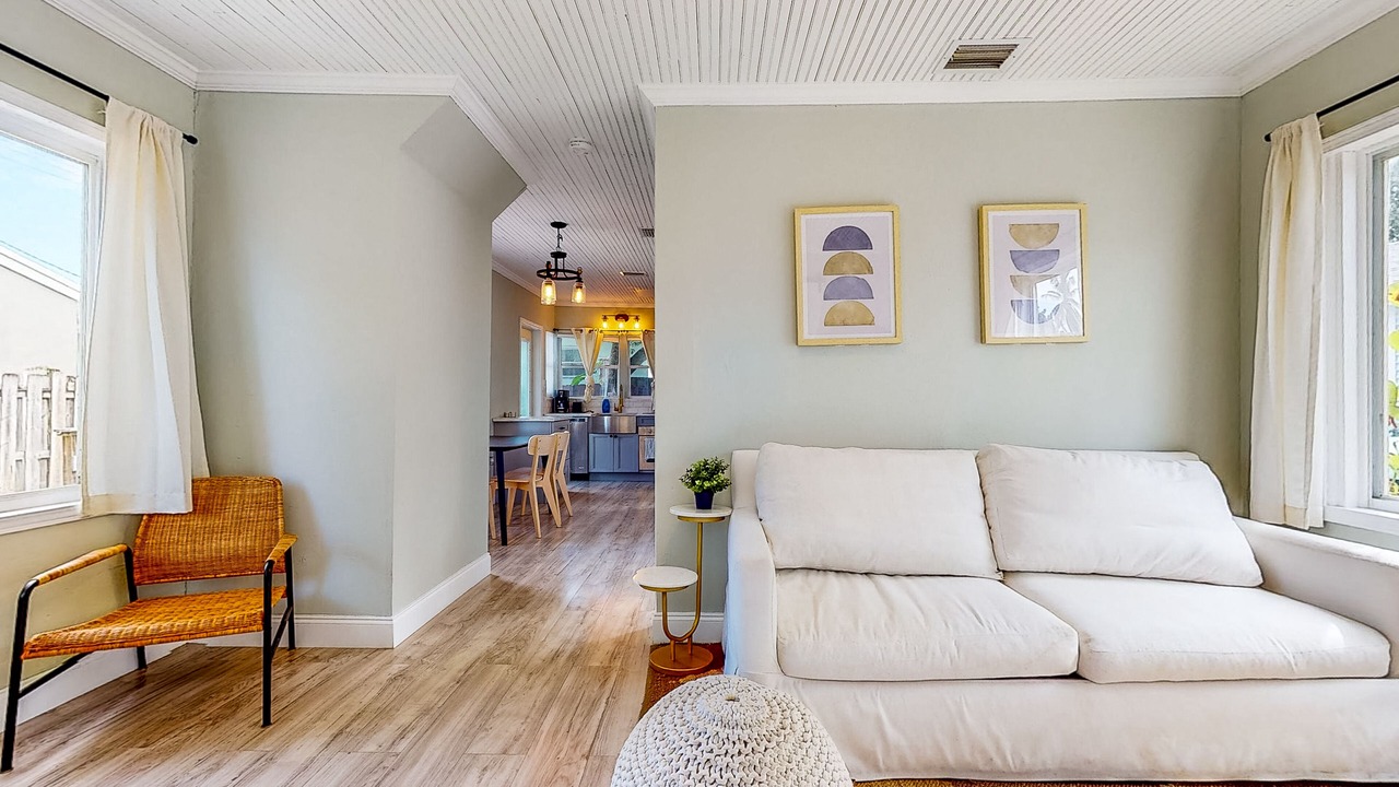 Photo of Livingroom in Sailboat Bend