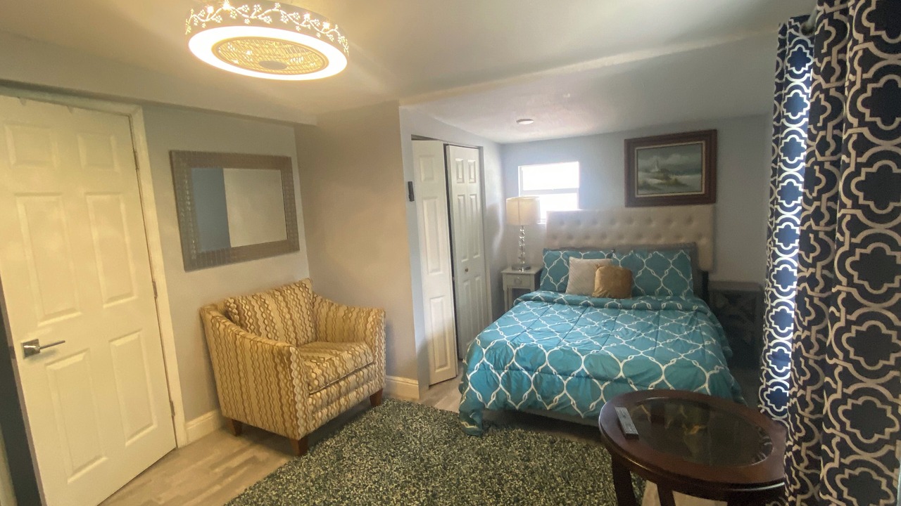 Photo of Bedroom in Florida Gardens