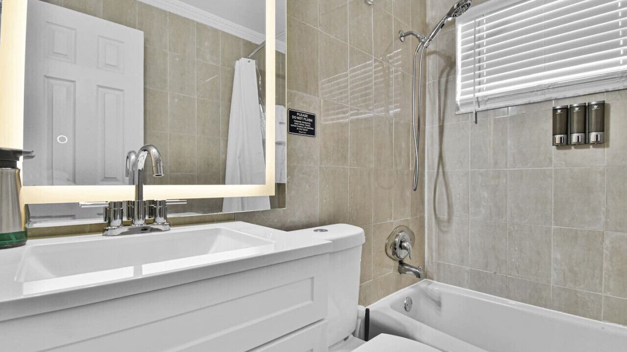 Photo of Bathroom in River Oaks