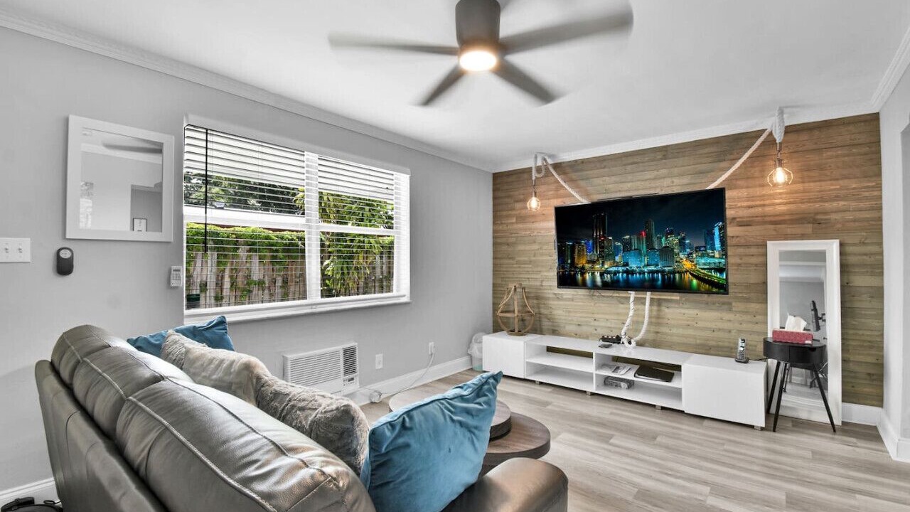 Photo of Livingroom in River Oaks