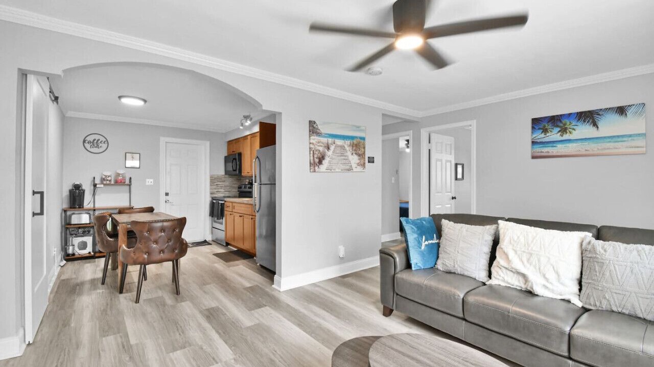 Photo of Livingroom in River Oaks