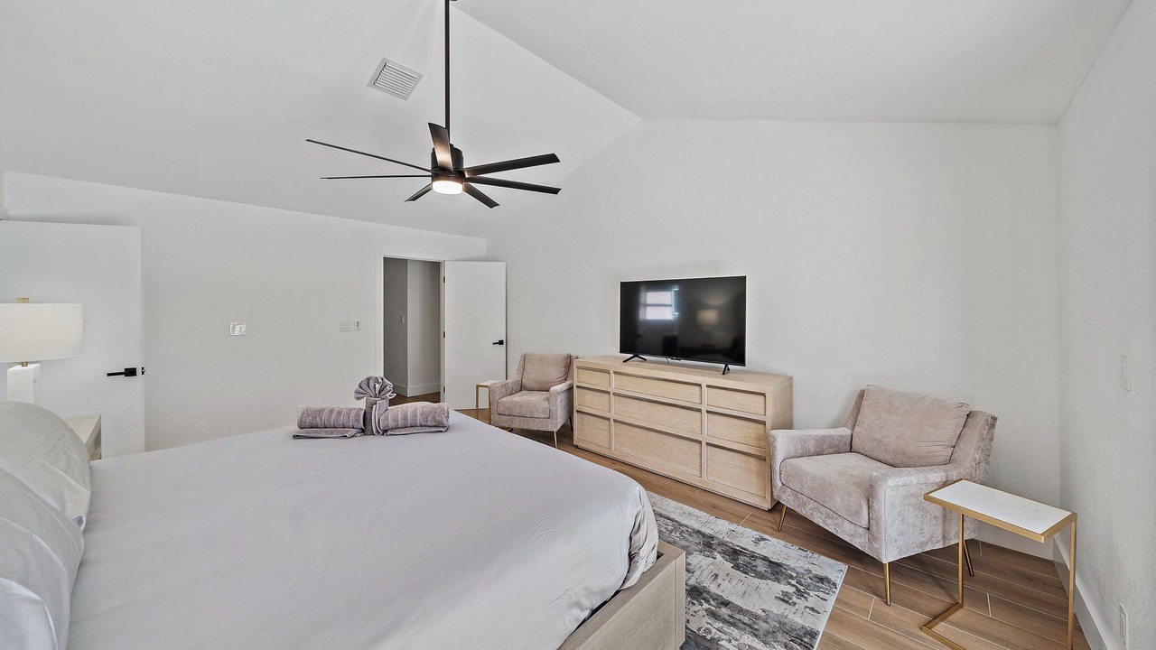 Photo of Bedroom in Greenview Shores