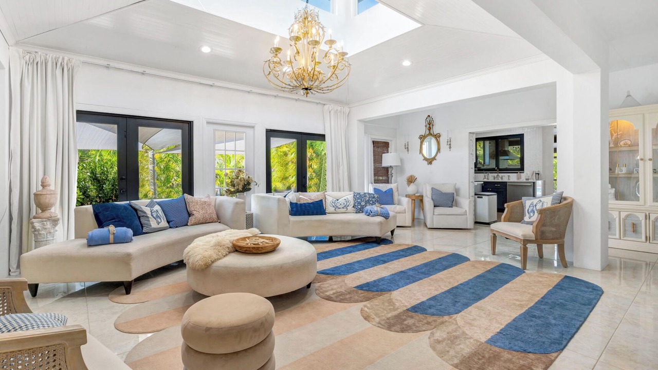 Photo of Livingroom in Oakes Estates