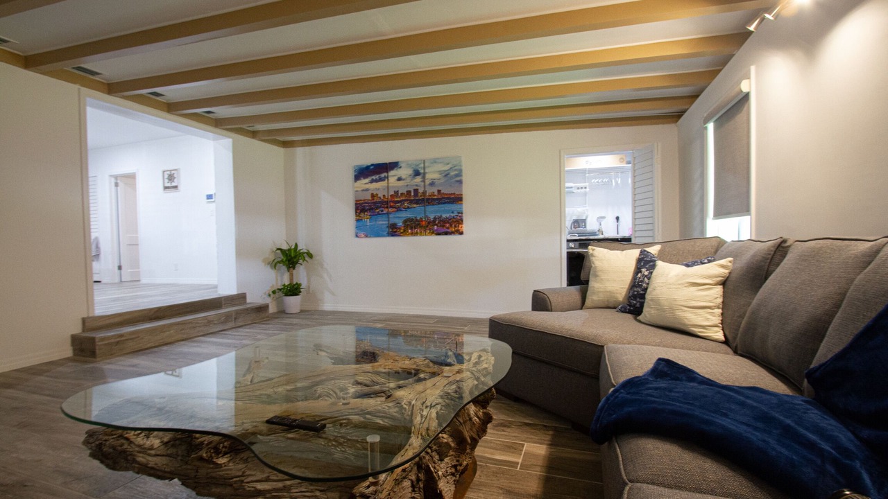 Photo of Livingroom in River Oaks