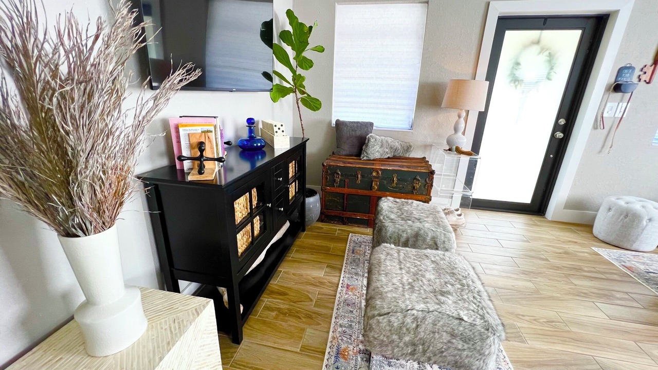 Photo of Livingroom in Sweetwater