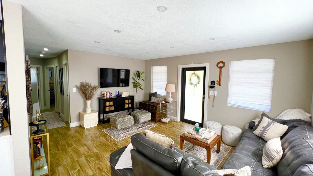Photo of Livingroom in Sweetwater