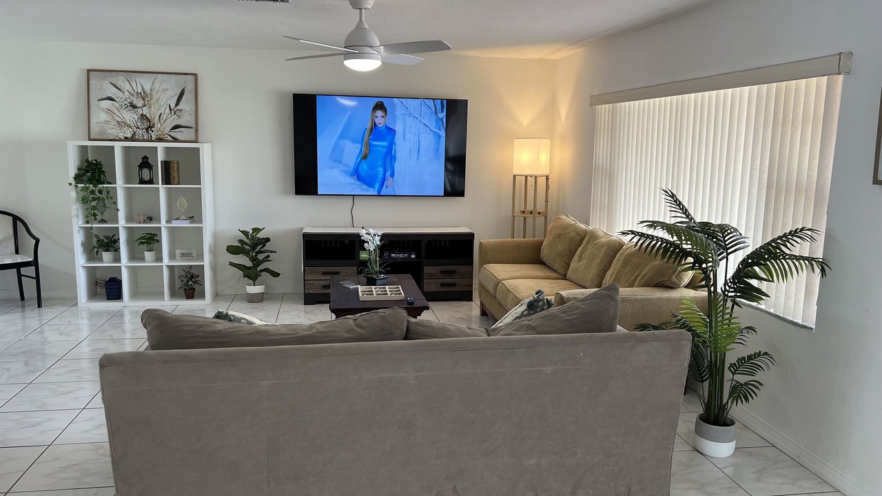 Photo of Livingroom in Pembroke Pines