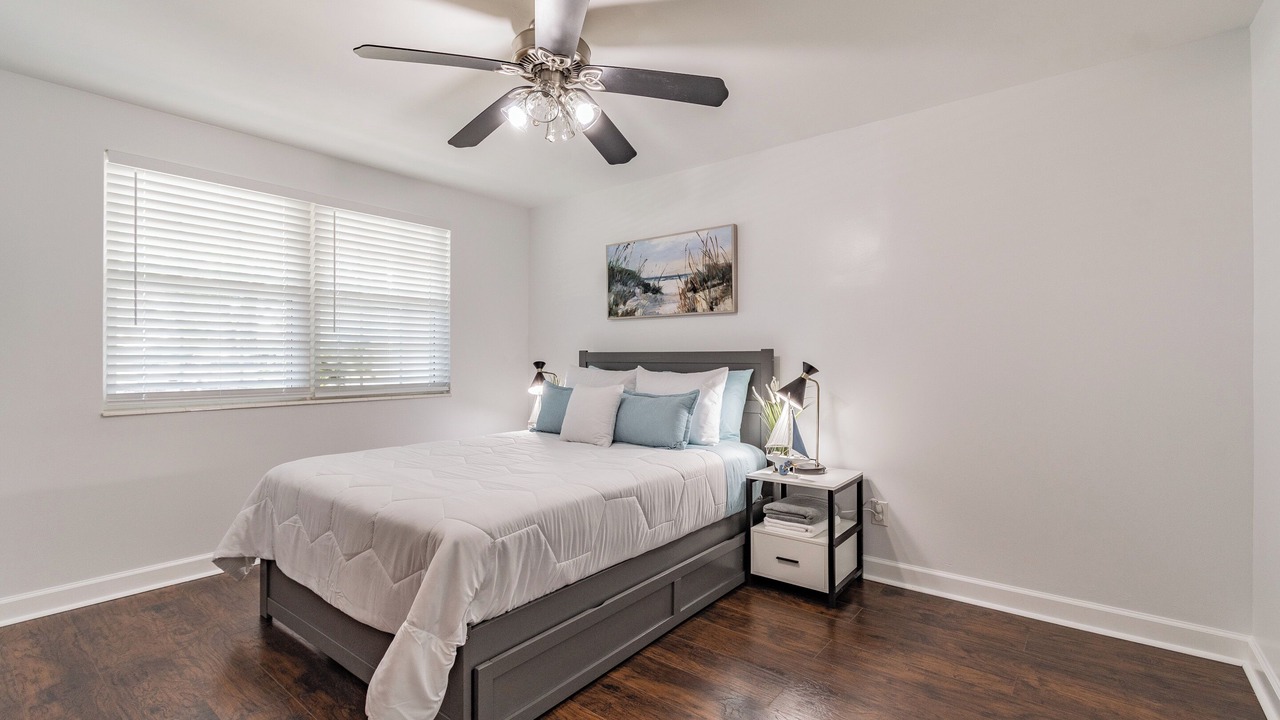 Photo of Bedroom in Bay Crest Park
