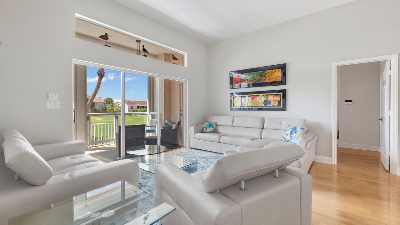 Photo of Livingroom in Beachview Country Club Estates