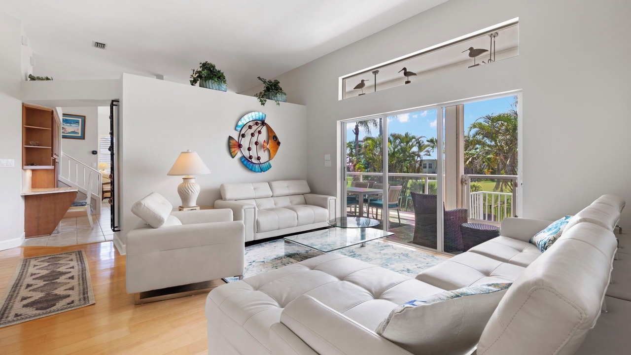 Photo of Livingroom in Beachview Country Club Estates