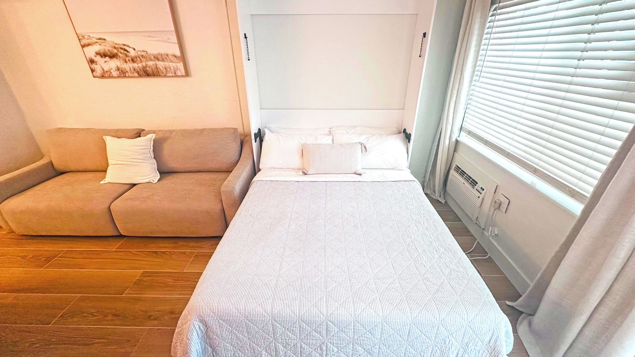 Photo of Bedroom in Pass-a-Grille Historic District