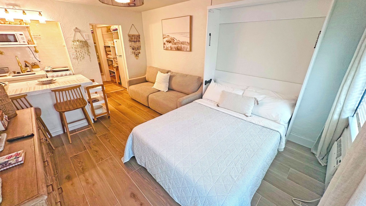 Photo of Bedroom in Pass-a-Grille Historic District