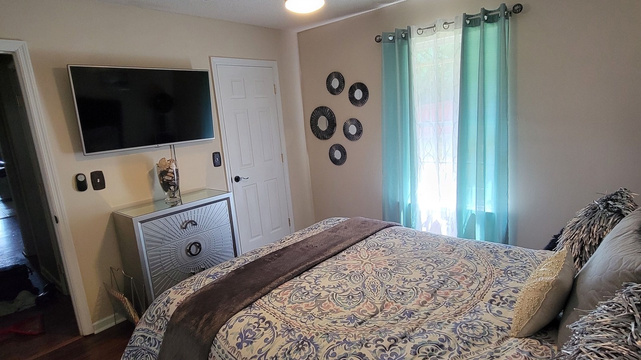 Photo of Bedroom in Lupton City