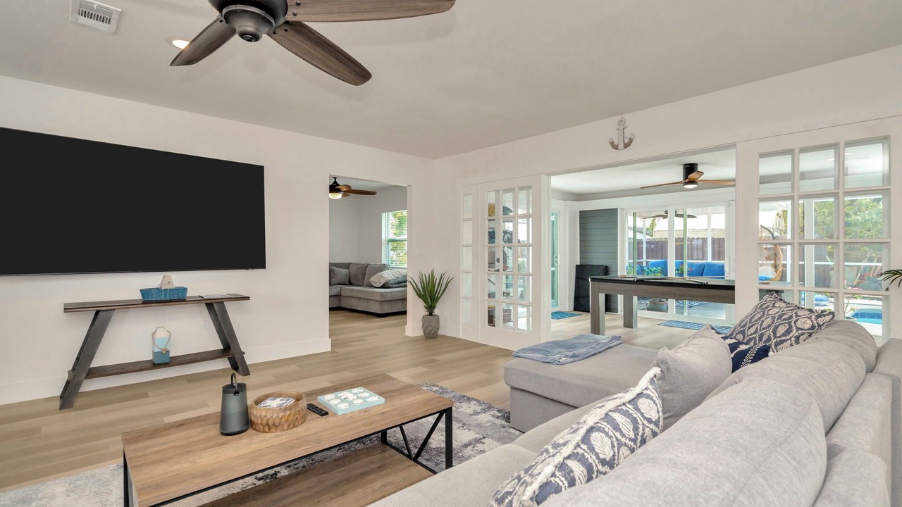 Photo of Livingroom in Bay Crest Park
