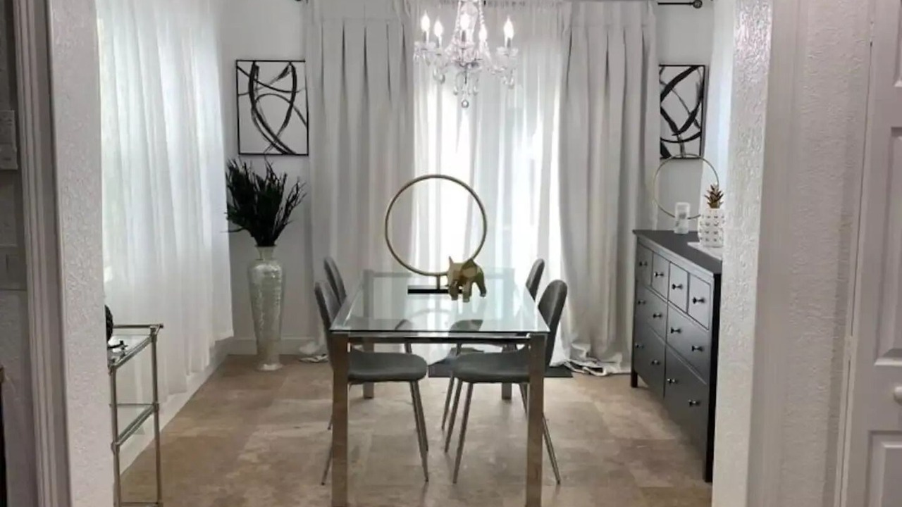 Photo of Livingroom in Lauderhill