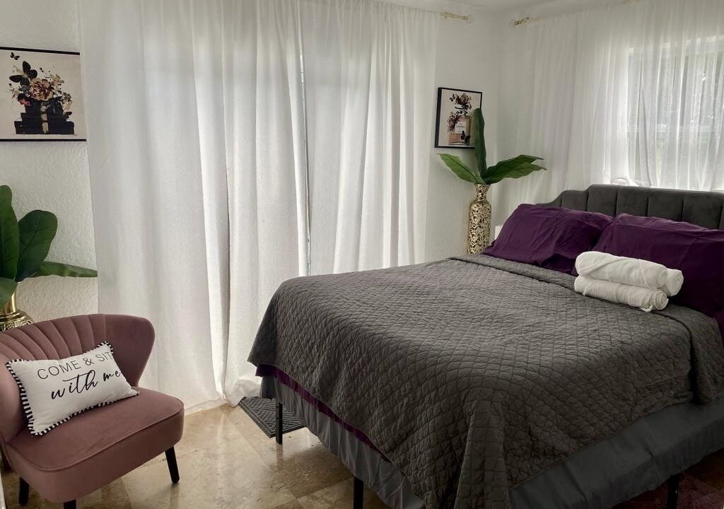 Photo of Bedroom in Lauderhill